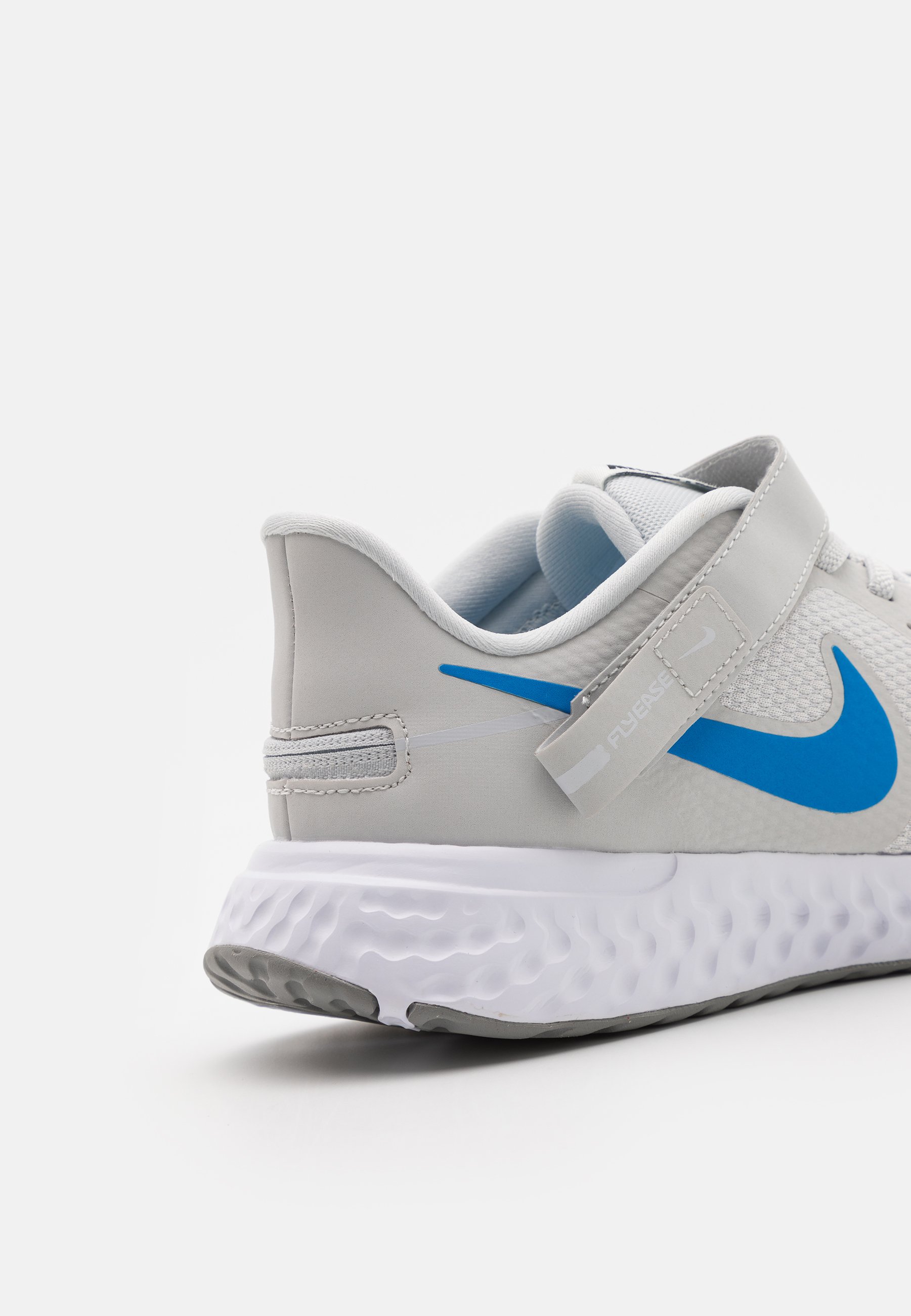 nike performance revolution 5 flyease