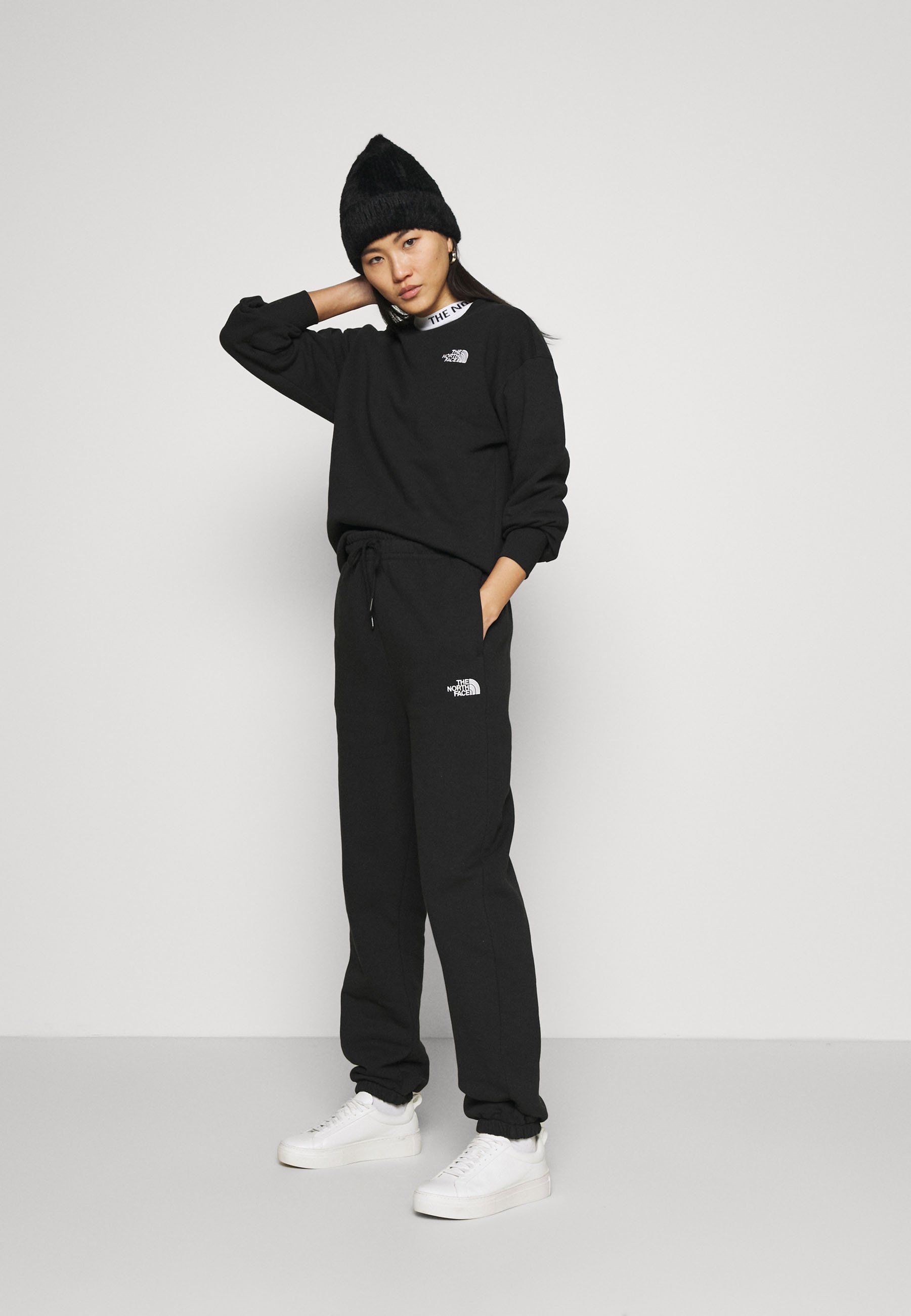 The North Face ESSENTIAL - Tracksuit 