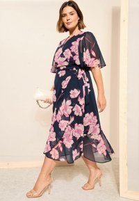 Curves Like These FLUTTER SLEEVE WRAP REGULAR FIT - Rochie de zi - navy blue