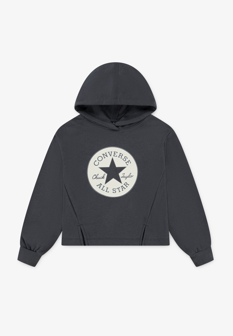 Tamsiai pilkas trumpintas medvilninis džemperis su dideliu apskritimu baltu logotipu, kuriame yra žvaigždė ir juoda užrašas „Converse All Star“.