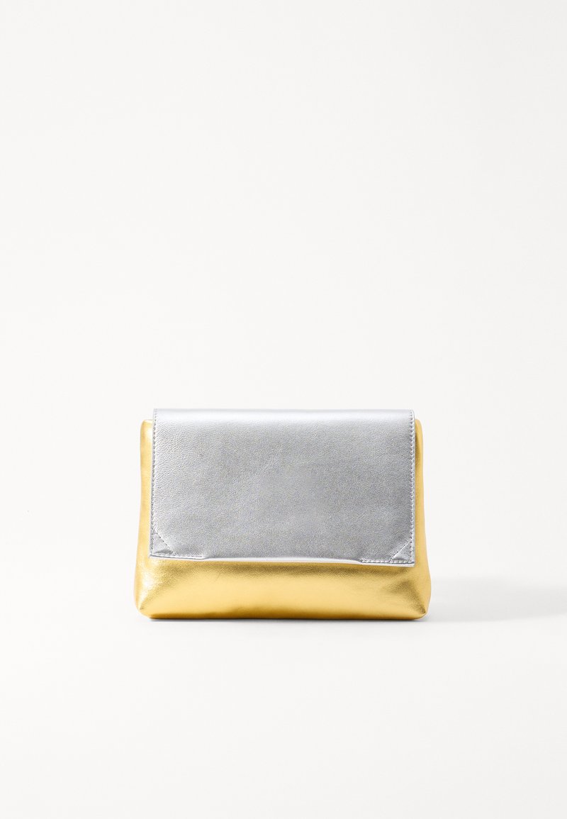 Plică metalică cu o secțiune superioară argintie și o secțiune inferioară aurie. Textură netedă cu o formă rectangulară structurată.