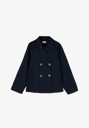 Marineblå dobbeltradet jakke med bred krave, fire gyldne knapper og to forlommer, lagt fladt på hvid baggrund.