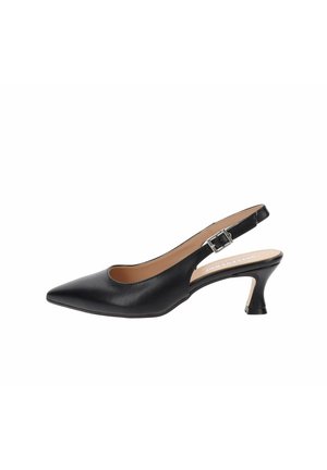 Décolleté slingback in pelle nera con punta appuntita, cinturino regolabile con fibbia e tacco kitten svasato.