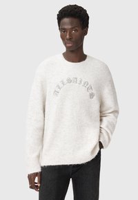 Suéter de mezcla de lana color crema con escote redondo, que presenta un bordado de "ALLSAINTS" en plata en el pecho y puños acanalados.