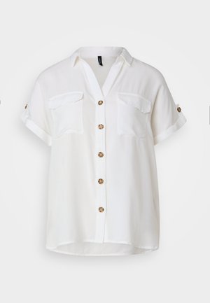 Vit kortärmad skjorta med krage, två bröstfickor och dekorativa bruna knappar. Lätt viktigt tyg, avslappnad passform.