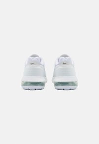 Nike Sportswear PULSE - Tenisky - white/summit white
