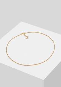 Collier en chaîne dorée avec un design délicat en torsion, équipé d'un fermoir en homard et d'une longueur ajustable. Texture lisse avec une finition brillante.