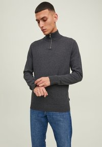 Jack & Jones - JJEEMIL HALF ZIP - Pulover - dark grey melange Miniaturna slika 1