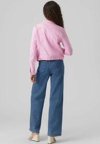 Vero Moda Chaqueta vaquera - pink