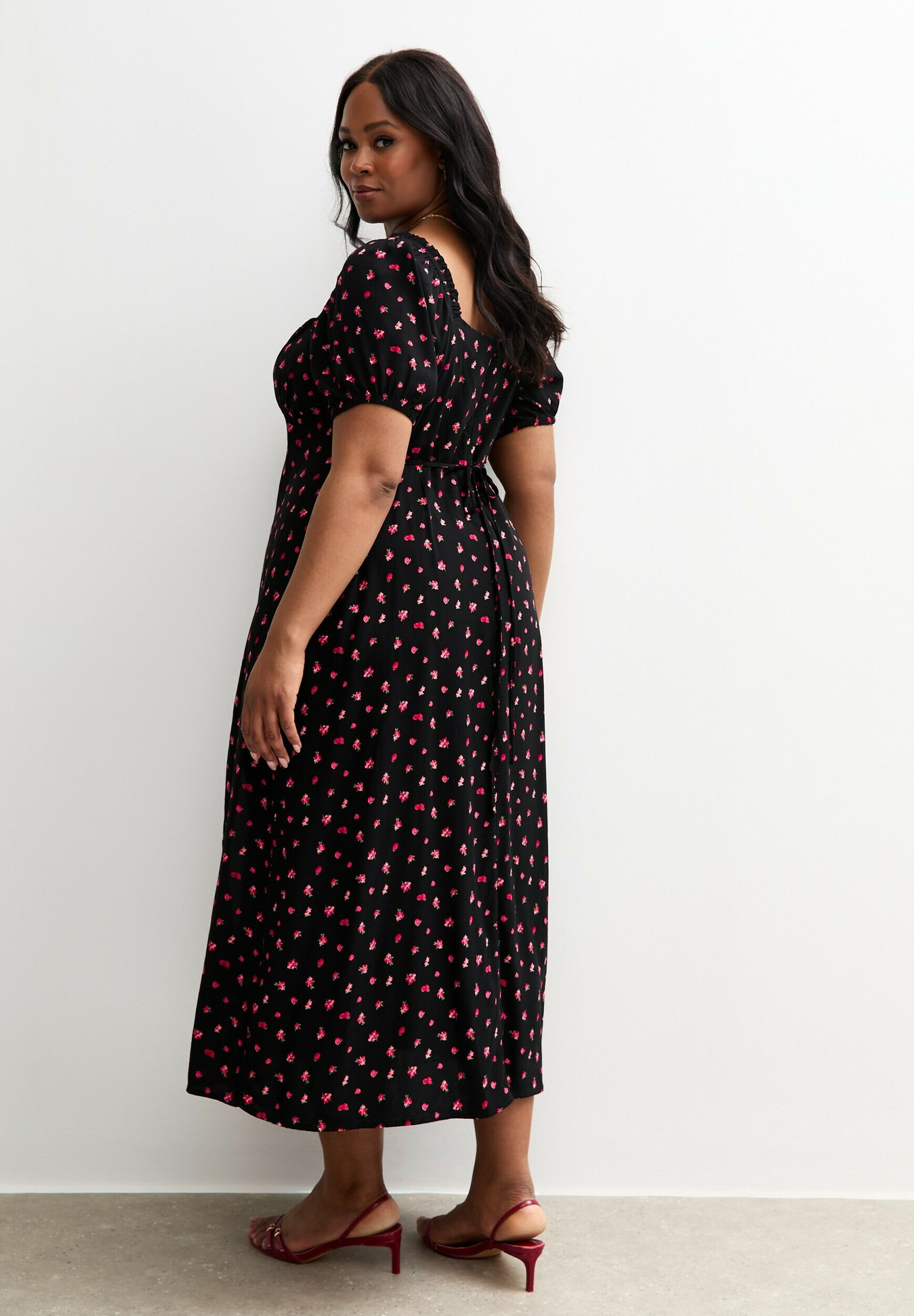 New Look Curves CURVES BERRY PRINT MILKMAID MIDI - Day dress - black  pattern/black - Zalando