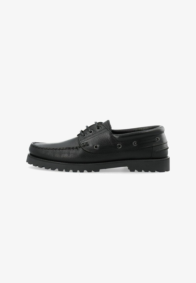 Schwarze Lederbootsschuhe mit strukturierten Oberflächen, Schnürdesign, Gummisohle mit Traktion und Metallösen an den Seiten.