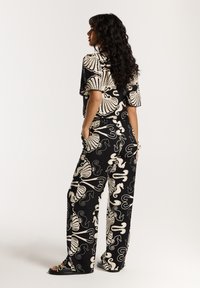 Shiwi MADISON SEA PEARL - Auduma bikses - black sea pearl