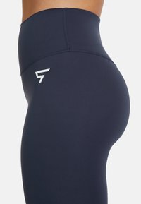 SQUATPROOF NIMBLE HIGH WAIST - Legíny - true navy