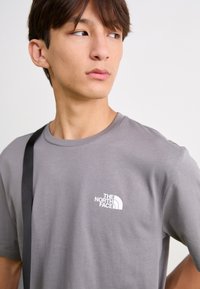 The North Face M SS SIMPLE DOME TEE - Bluză sport - smoked pearl