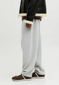 Jack & Jones Pantalones deportivos - light grey melange
