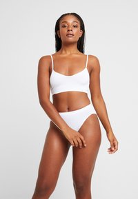 Hanro TOUCH FEELING - CROP - Topp - white