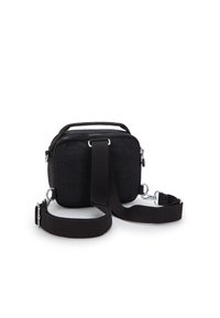 Borsa rettangolare nera in nylon, con chiusura a zip, manici in tessuto e tracolla regolabile con dettagli metallici.