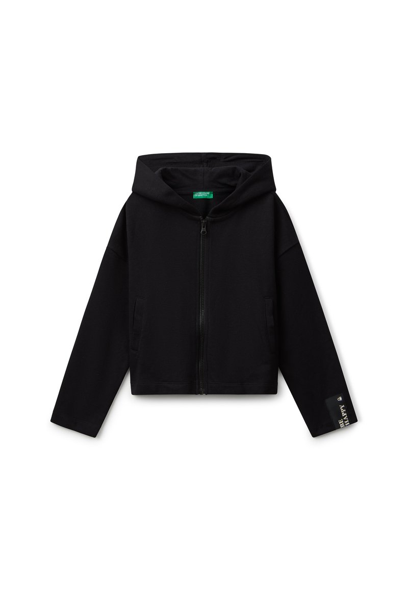 Felpa corta nera in morbido tessuto, con zip frontale, cappuccio, due tasche laterali e un'etichetta "BE HAPPY" sulla manica.