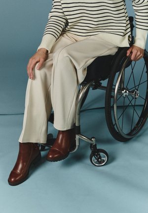 TAILORED WIDE LEG TROUSERS - Bukse - wood ash