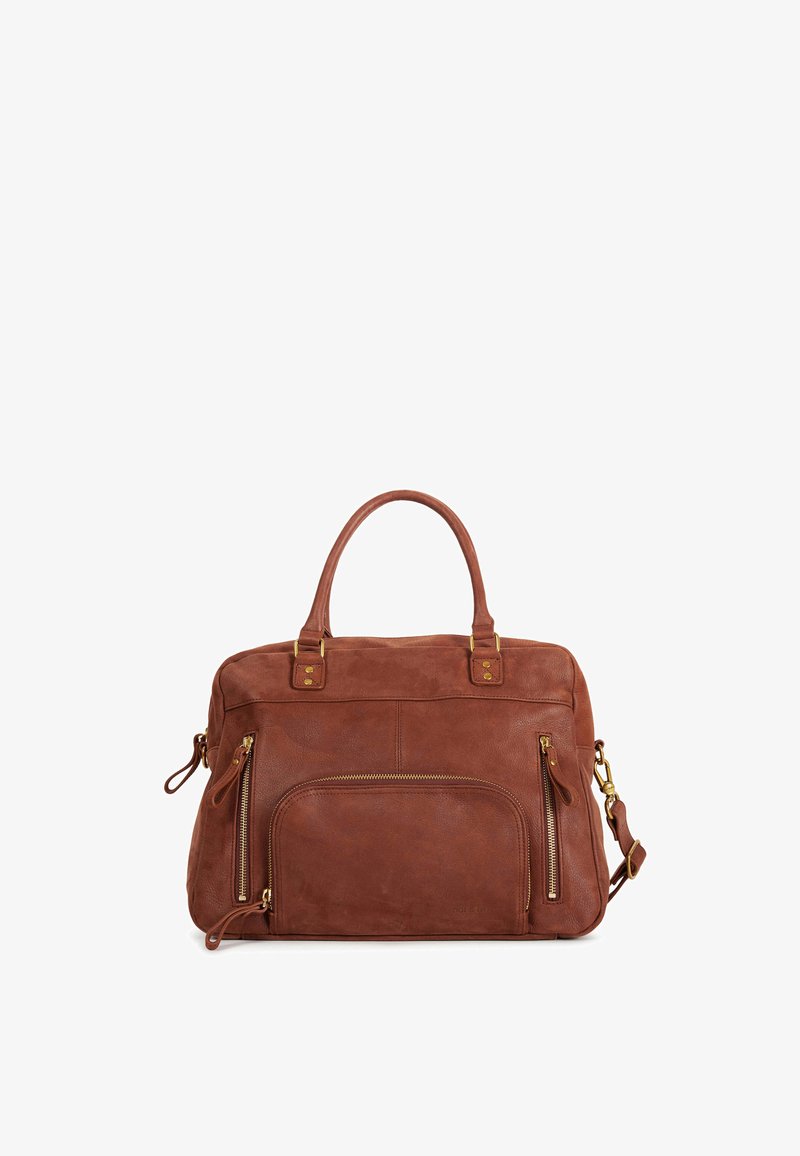 Braune Ledertasche mit doppelten Tragegriffen, äußeren Reißverschlusstaschen und goldfarbenen Beschlägen. Einfaches Design mit einer weichen Textur.