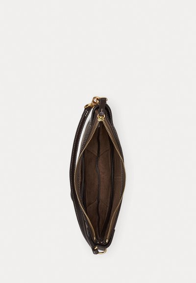 Pruun nahkne käekott kullatud detailidega, mis on varustatud tõmbluku sulgemisega ja mitme sisetaskuga. Sile tekstuur, kumer kuju.