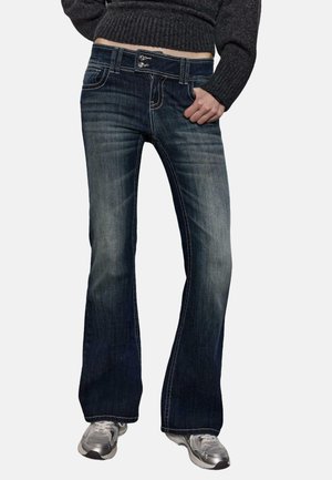 EMBROIDERED POCKET - Jeans Bootcut - blue denim