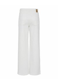 Jean blanc à jambes larges vu de dos avec deux poches arrière et une petite étiquette en cuir de la marque sur la ceinture.