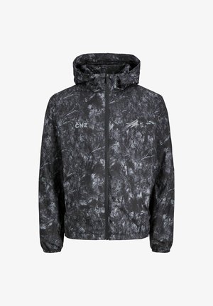 Jachetă cu glugă în model de camuflaj negru și gri, cu fermoar frontal și manșete elastice, având logo-urile CNZ și fulger pe piept.