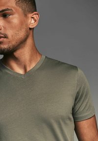Next V-NECK FIVE PACK - Základné tričko - blue green pink grey