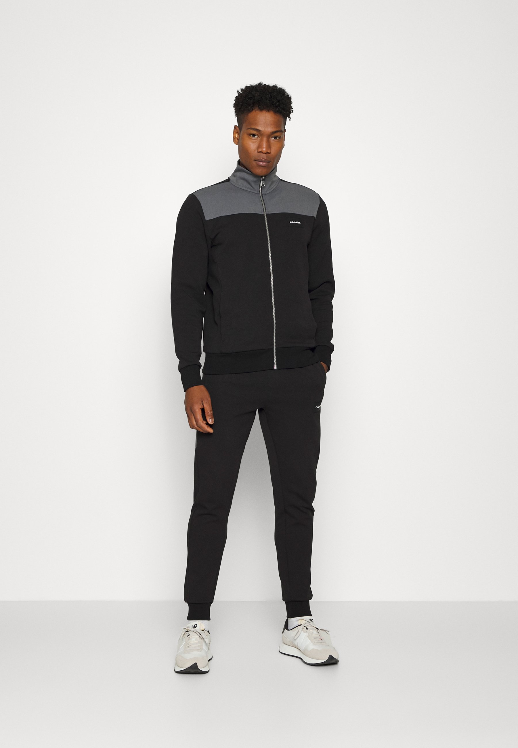 Calvin Klein INTERLOCK TRACK SUIT SET - Tracksuit - black 