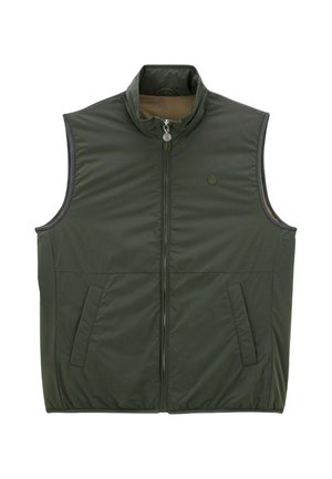 Gilet sans manches vert olive, rembourré avec un col haut, fermeture éclair à l'avant, deux poches latérales et un accent de logo sur la poitrine. Texture lisse.