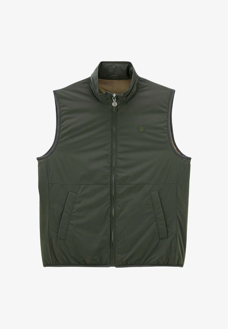 Gilet sans manches vert olive, rembourré avec un col haut, fermeture éclair à l'avant, deux poches latérales et un accent de logo sur la poitrine. Texture lisse.