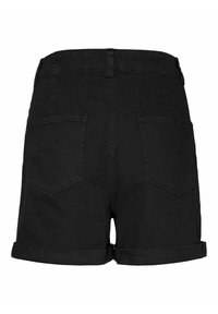 Shorts en denim noir avec revers roulés, passants de ceinture et deux poches arrière, vus de dos sur un fond blanc.