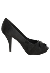 Zwart hoge hak schoen met een satijnen afwerking, open teen en kruislings lintdetails op de bovenkant. Beschikt over een slanke stilettohak.