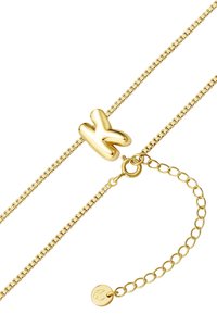 Náhrdelník zlaté farby s tvarovaným príveskom v tvare písmena 'K', s jemným dizajnom reťaze a nastaviteľnou dĺžkou. Hladký povrch s lesklým povrchom.