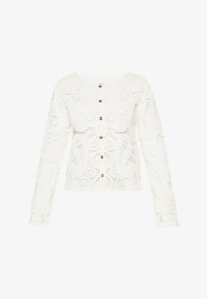 Biały kardigan z szydełkowanej dzianiny, zdobiony teksturowanym wzorem paisley, z długimi rękawami i złotymi guzikami z przodu.