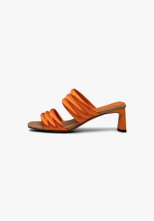 STB-SYLVI PADDED STRAP - Mules à talons - orange satin