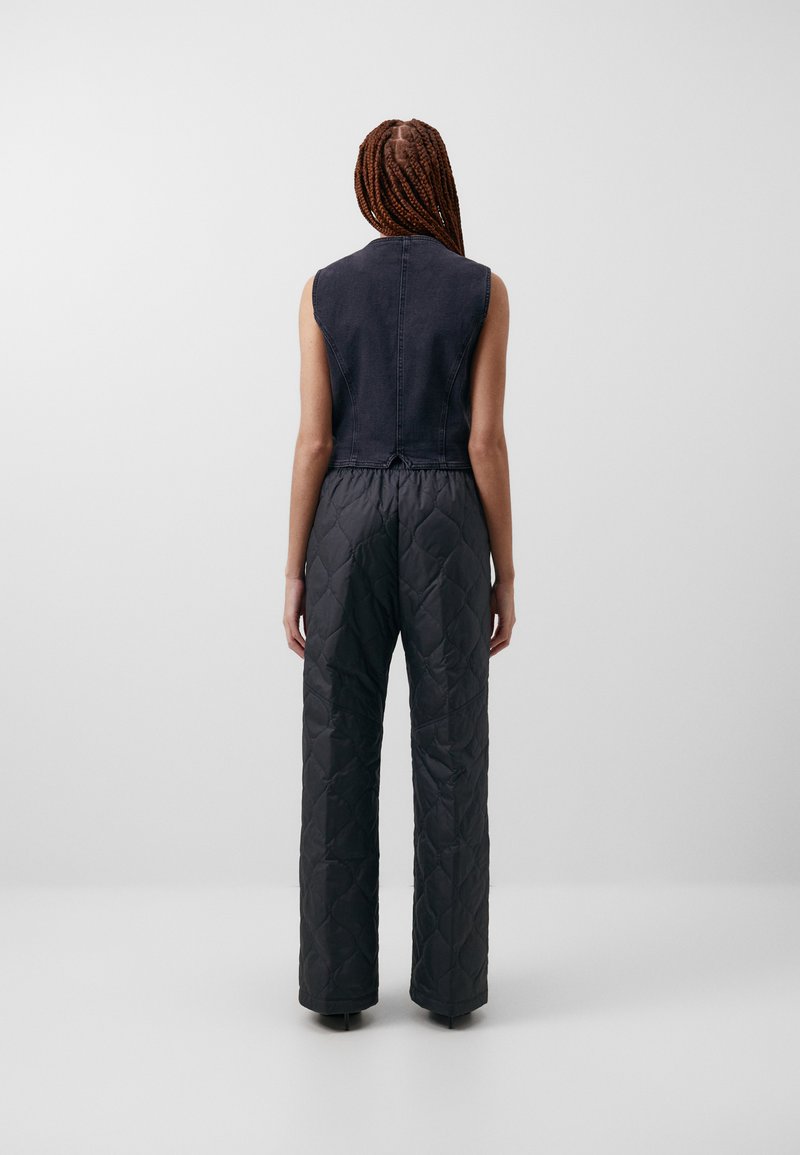 Nike Sportswear ESSENTIAL PANT - Teplákové kalhoty - black/white