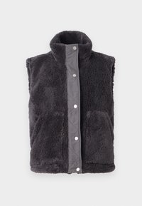 Veste polaire sans manches gris foncé avec col montant, boutons-pression à l'avant et deux poches avant sur fond clair.