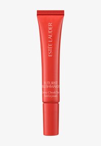 Czerwona plastikowa tuba z zakrętką, na której znajduje się napis "Estée Lauder Futurist Blushmaker Dewy Cheek Tint" w białym kolorze.