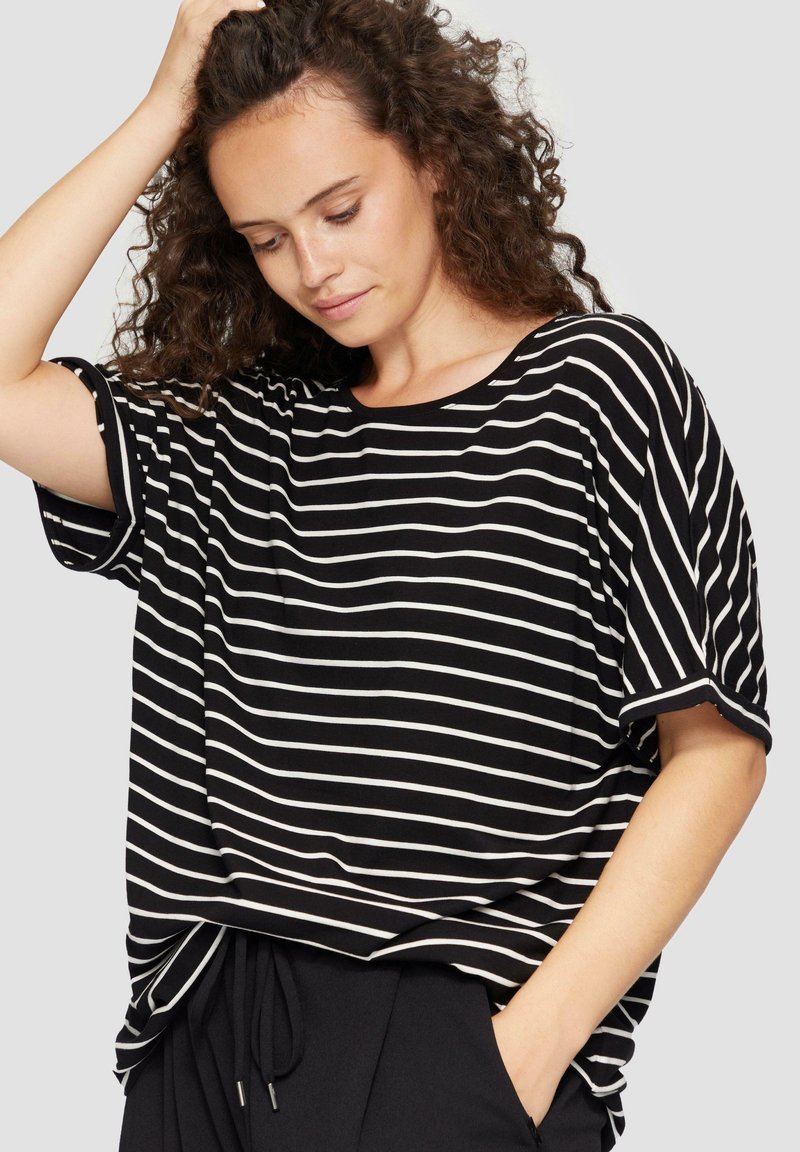 QS À MOTIF RAYÉ - T-Shirt print - schwarz