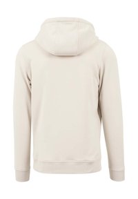 Lichtbeige hoodie met een eenvoudig ontwerp, voorzien van een grote capuchon aan de achterkant en geribbelde boorden aan de mouwen en zoom, gemaakt van zachte stof.