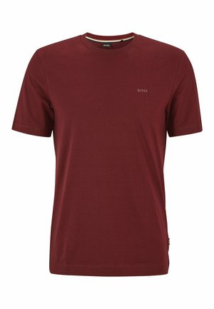Dunkelrotes T-Shirt mit kurzen Ärmeln und Rundhalsausschnitt, mit kleinem, geprägt "BOSS" Logo auf der linken Brust und einem schwarzen Kragenetikett.