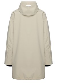Beige wasserfester Parka mit Kapuze, langen Ärmeln und traditionellem Schnitt. Verfügt über einen Rückenbelüftungsschlitz und schwarze Bündchen für zusätzlichen Kontrast.