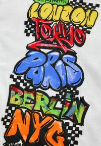 Next RELAXED FIT SHORT SLEEVE GRAPHIC STANDARD - T-shirts print - white graffiti back print