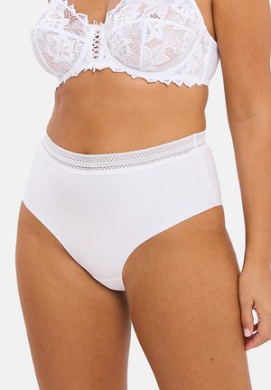 Culotte haute blanche en tissu doux avec une ceinture en dentelle accentuée de détails complexes et d'une texture lisse.