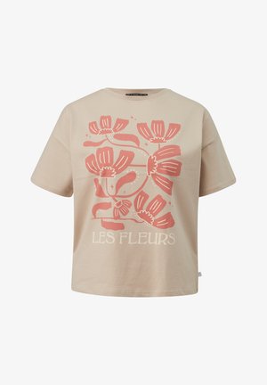 Beige puuvillane t-särk lühikeste varrukatega ja laia lõikega. Omab roosa lillede graafilist kujundust ja allpool on trükitud tekst "LES FLEURS".