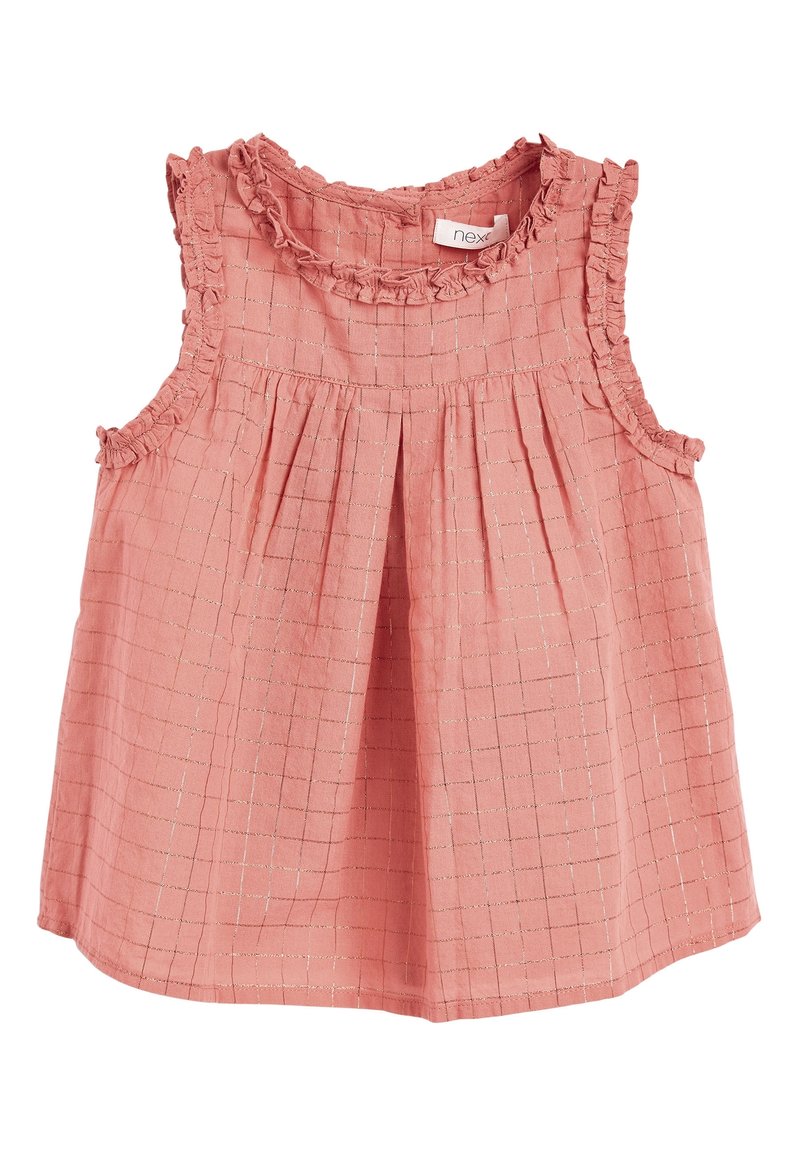 Robe sans manches rose pour tout-petit avec un motif en grille argenté, encolure et emmanchures volantes, et détail de pli à l'avant.
