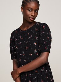 Tommy Jeans FLORAL TIERD DRESS - Dnevna obleka - black