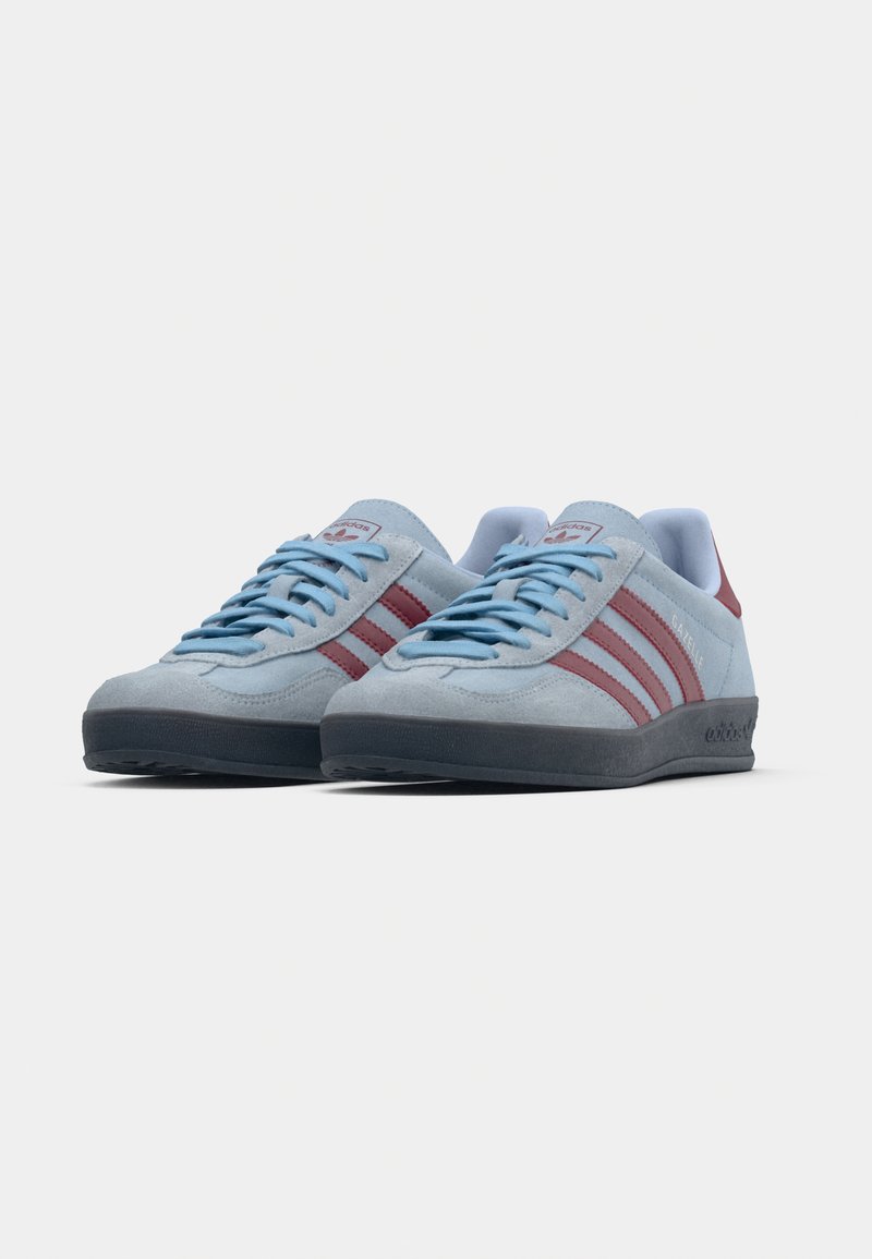 adidas Originals GAZELLE INDOOR UNISEX - Trainers - clear sky/noble maroon/crystal  sky/light blue - Zalando.ie
